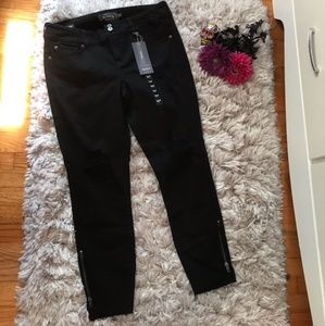 Torrid Distressed Stiletto Jegging NWT
